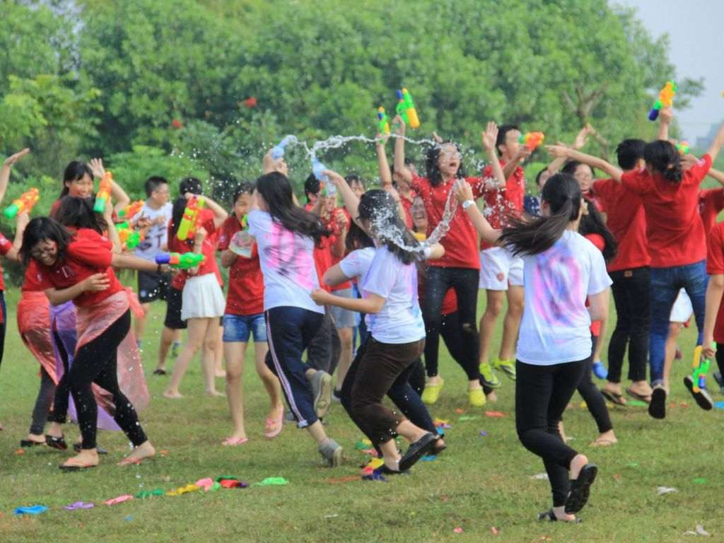 Khi thiết kế mẫu áo phông đồng phục học sinh cần đảm bảo sự thoải mái cho trẻ