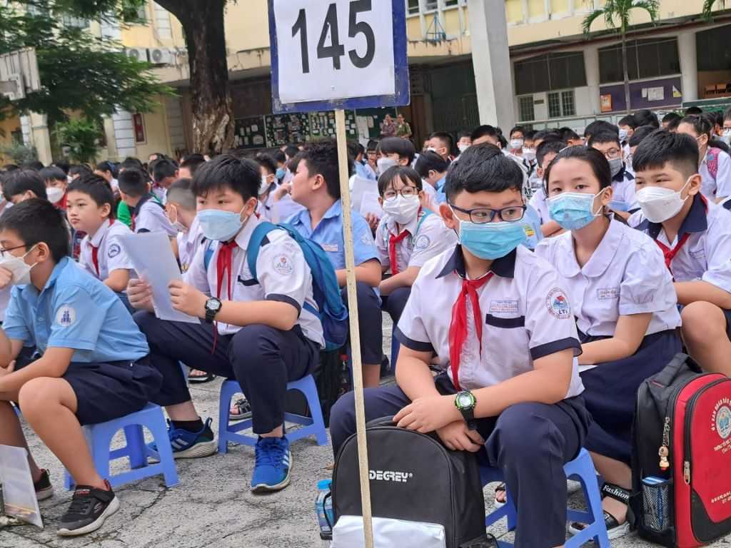 Một chiếc áo đồng phục học sinh đẹp cần phải luôn sạch sẽ