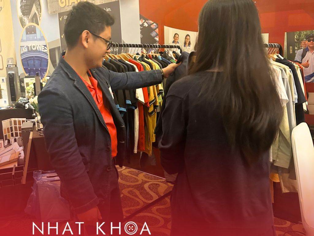 Bạn nên chọn nơi mua quần áo đồng phục học sinh ở Hà Nội có nhân viên tư vấn