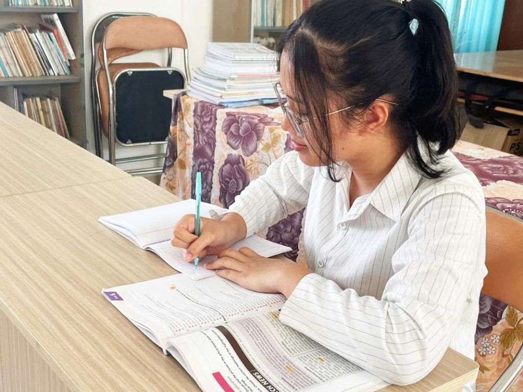 Mẫu áo sơ mi đồng phục học sinh được thiết kế tinh tế