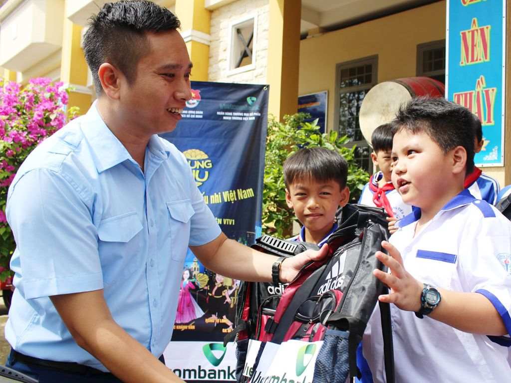 Viền xanh ở cổ, tay áo được chú trọng để tạo sự khác biệt