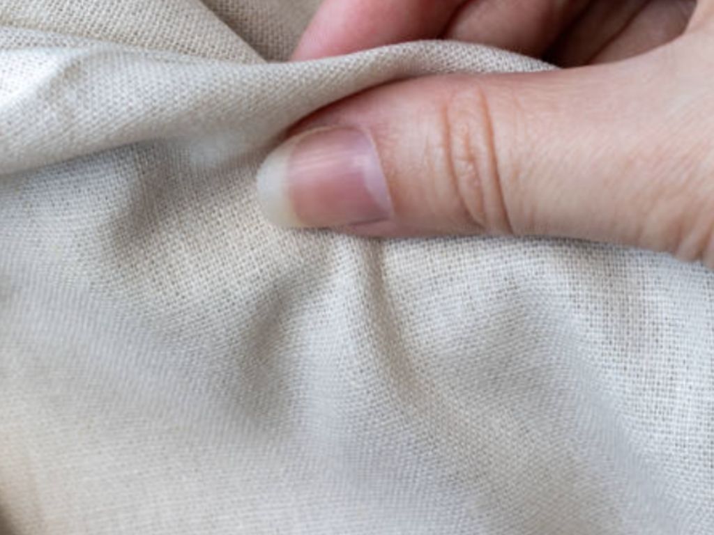 Vải tổng hợp có độ thoáng mát, mềm mại tự nhiên