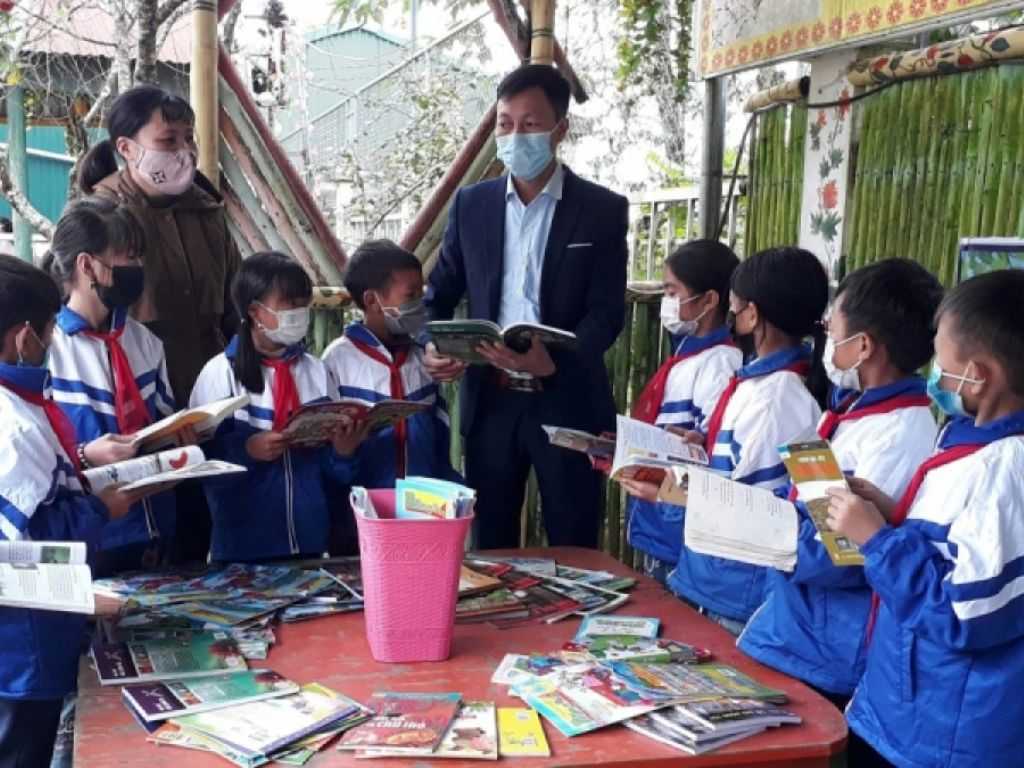 Áo gió đồng phục học sinh giúp trẻ giữ ấm