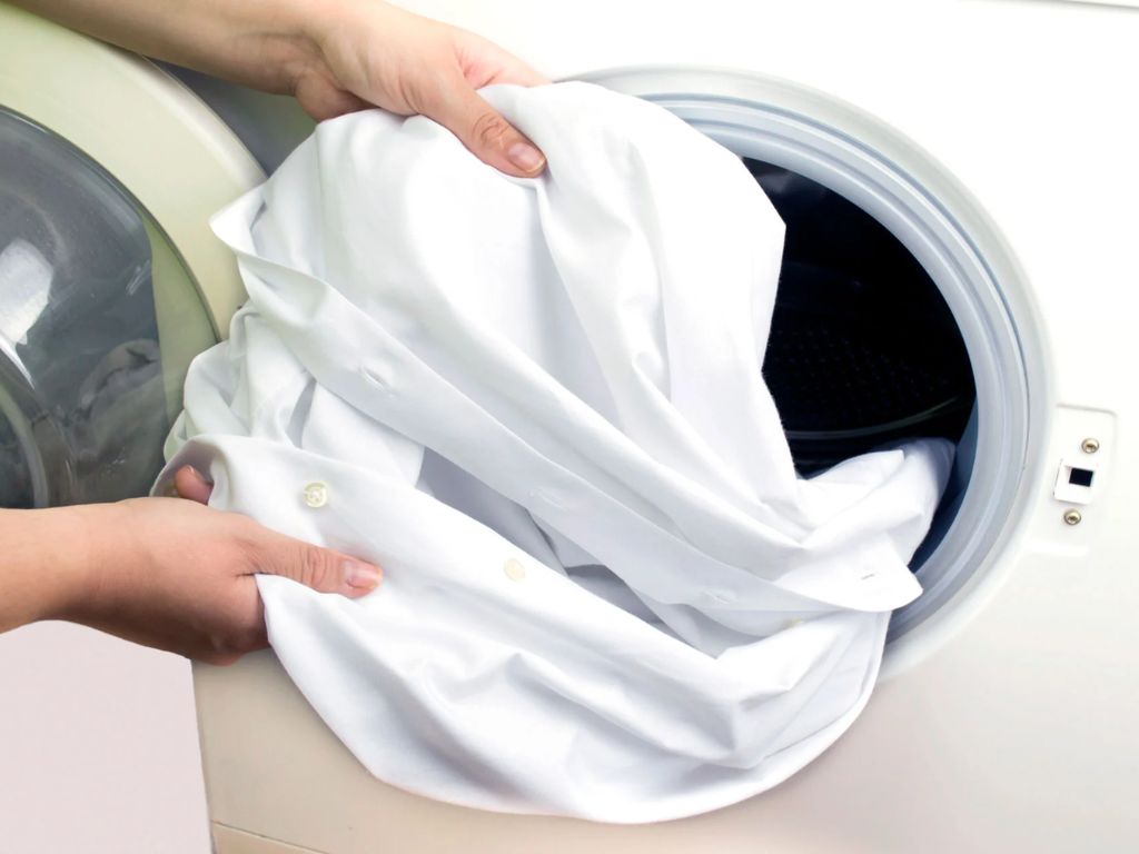 Bạn có thể giặt máy để đánh bay vết bẩn