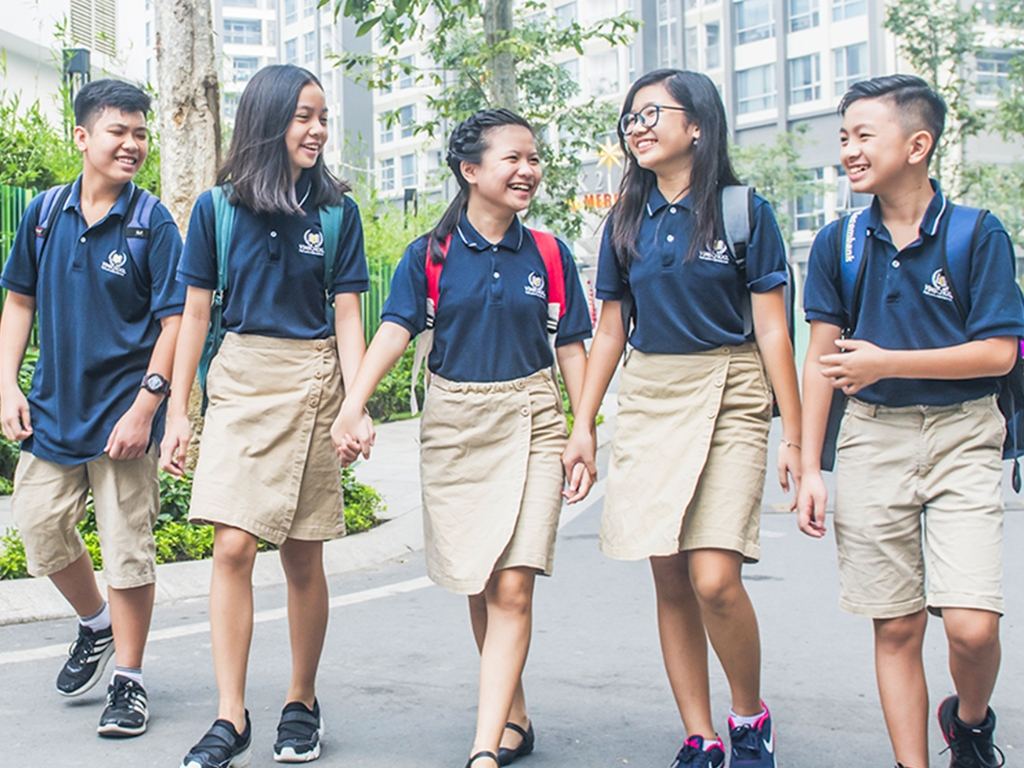 Nếu bạn muốn hình ảnh năng động, trẻ trung thì nên chọn áo vải cotton kiểu polo