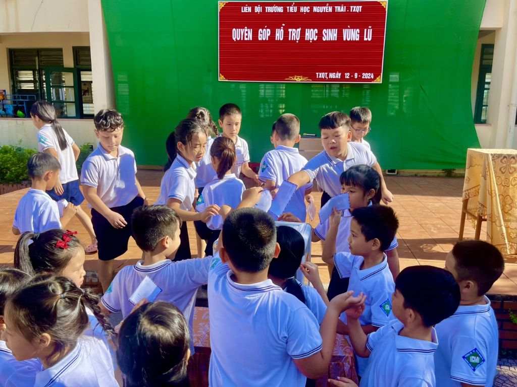 Ý nghĩa của áo đồng phục học sinh thể hiện sự bình đẳng
