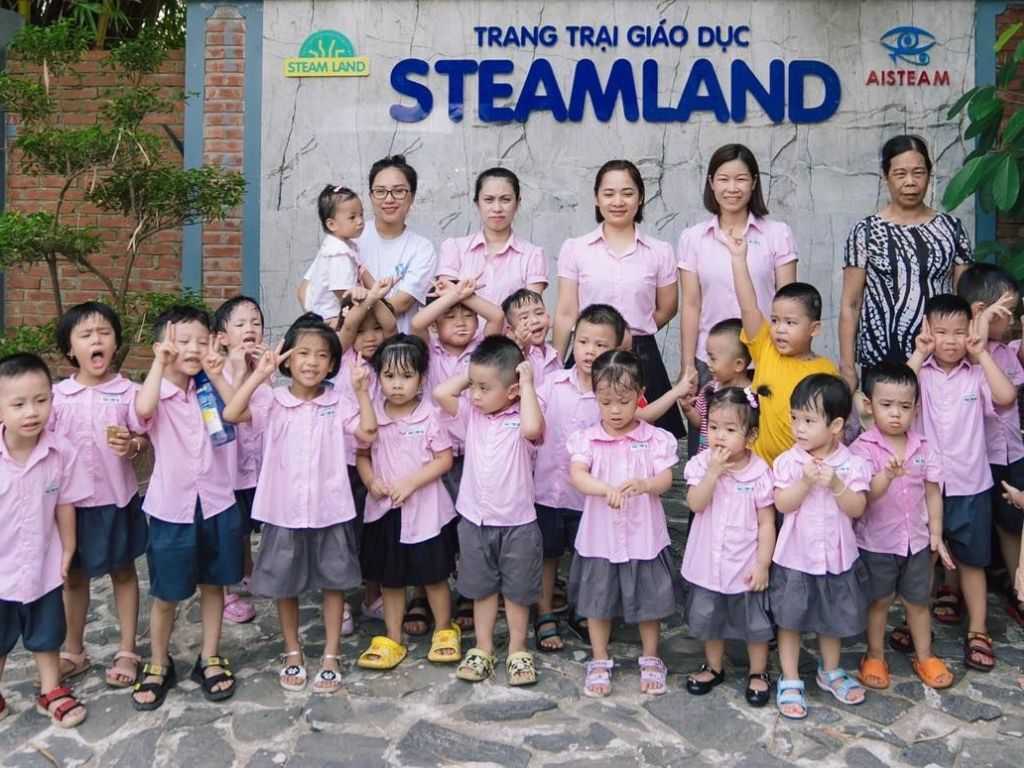 Áo đồng phục học sinh giúp trẻ rèn luyện tính kỹ luật