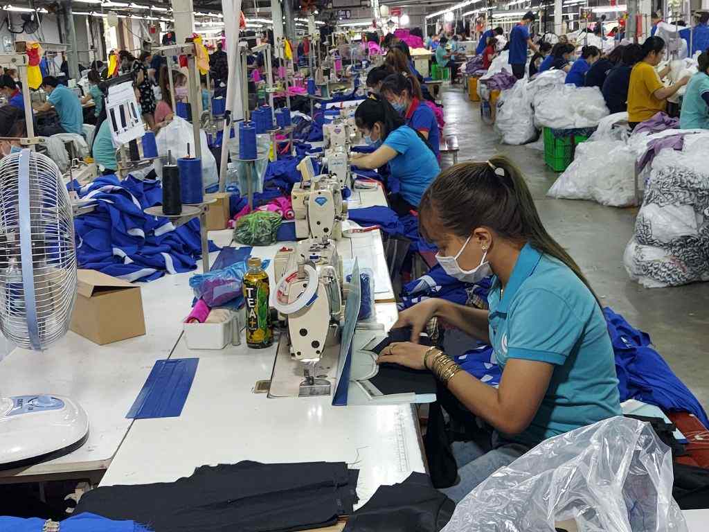 Kiểu dáng áo ảnh hưởng đến chi phí sản xuất khi may áo thun công nhân giá rẻ