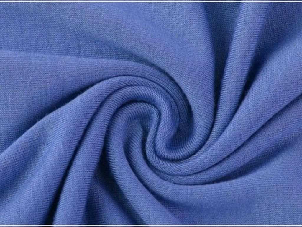 Bạn nên sử dụng loại vải như Cotton để áo thoán mát