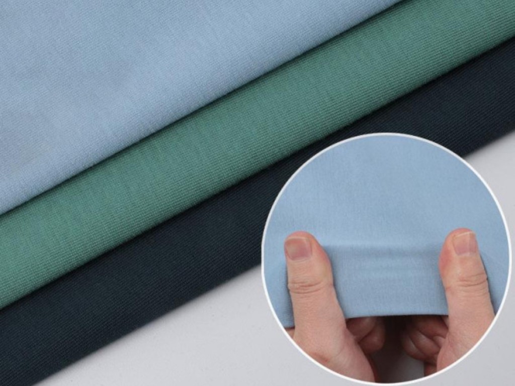 Vải chất liệu 2 chiều có giá thành thấp hơn so với vải 4 chiều