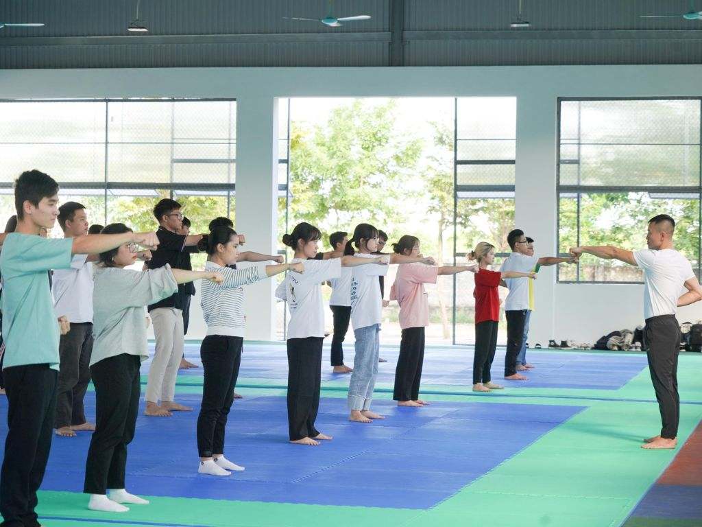 Trang phục tự do là cơ hội để các em thể hiện phong cách cá nhân