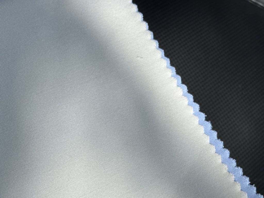 Vải Kate là lựa chọn cực kỳ phổ biến khi may áo trắng học sinh