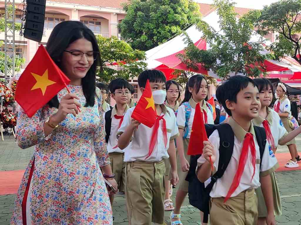 Cách phối đồ nam học sinh cần vừa vặn với trẻ