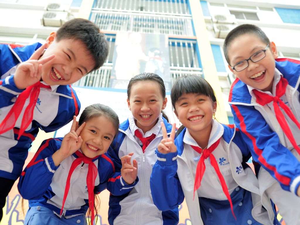 Áo khoác nữ học sinh cấp 2 nên ưu tiên các thiết kế gọn gàng