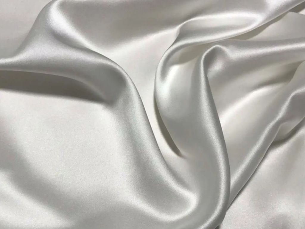 Vải Kate Silk là loại vải thường dùng để may váy đẹp cho học sinh cấp 3