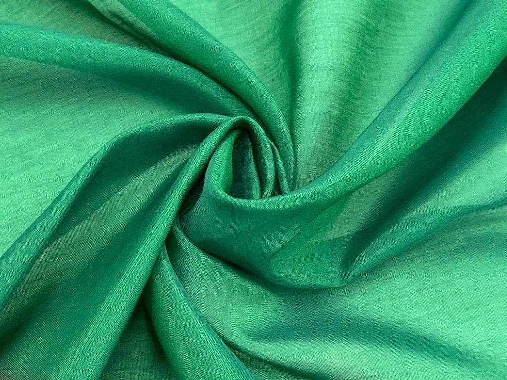 Giá vải cotton lụa thường cao hơn so với các loại vải cotton thông thường 