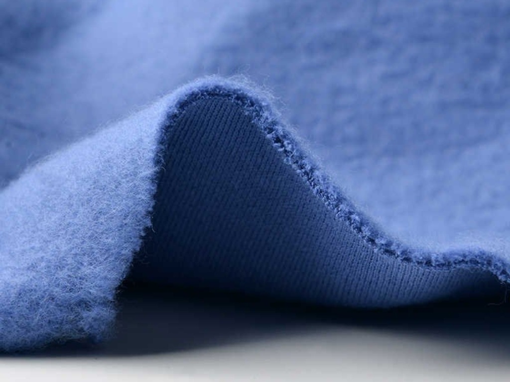 Vải nỉ cotton là sự kết hợp của lớp nỉ bề mặt và lớp vải nền