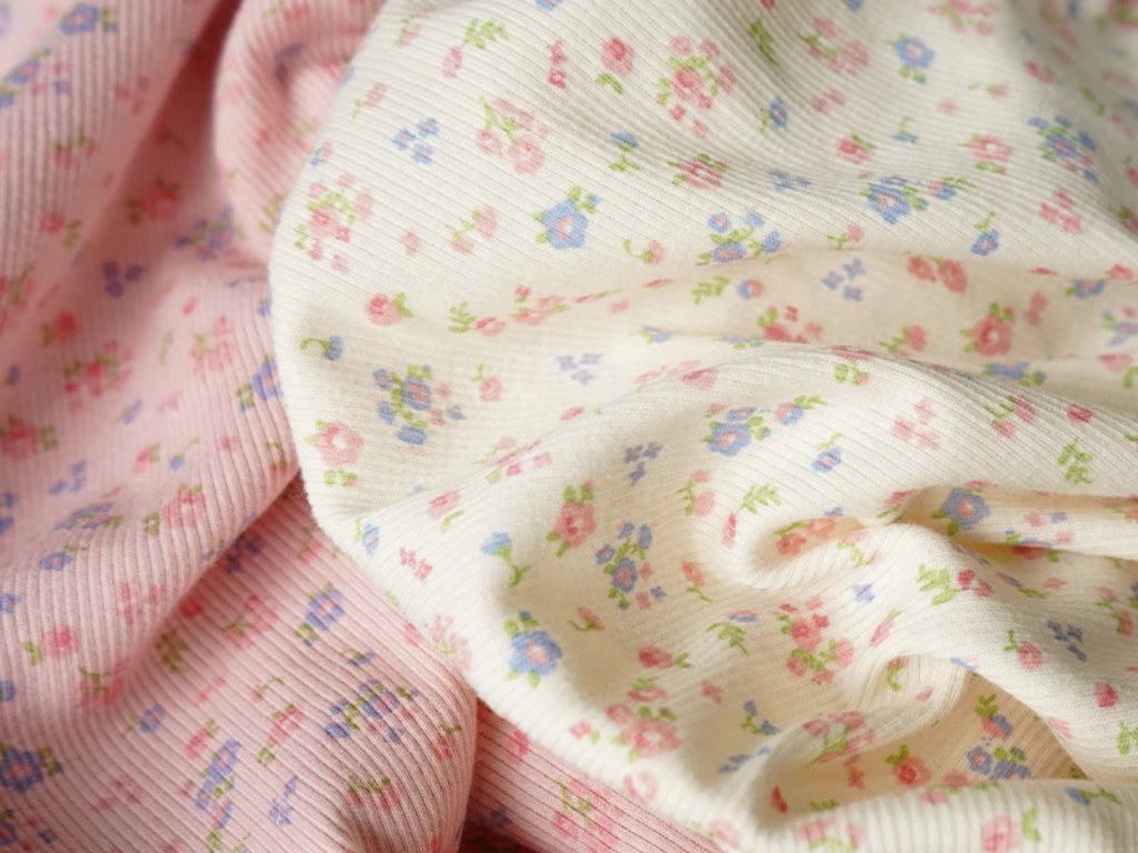 Vải thun cotton hoa có độ co giãn tốt và ít nhăn