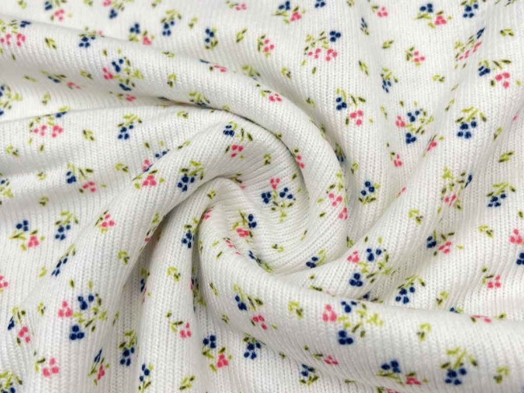 Vải cotton hoa kết hợp hài hòa giữa vẻ đẹp thẩm mỹ và sự thoải mái của chất liệu