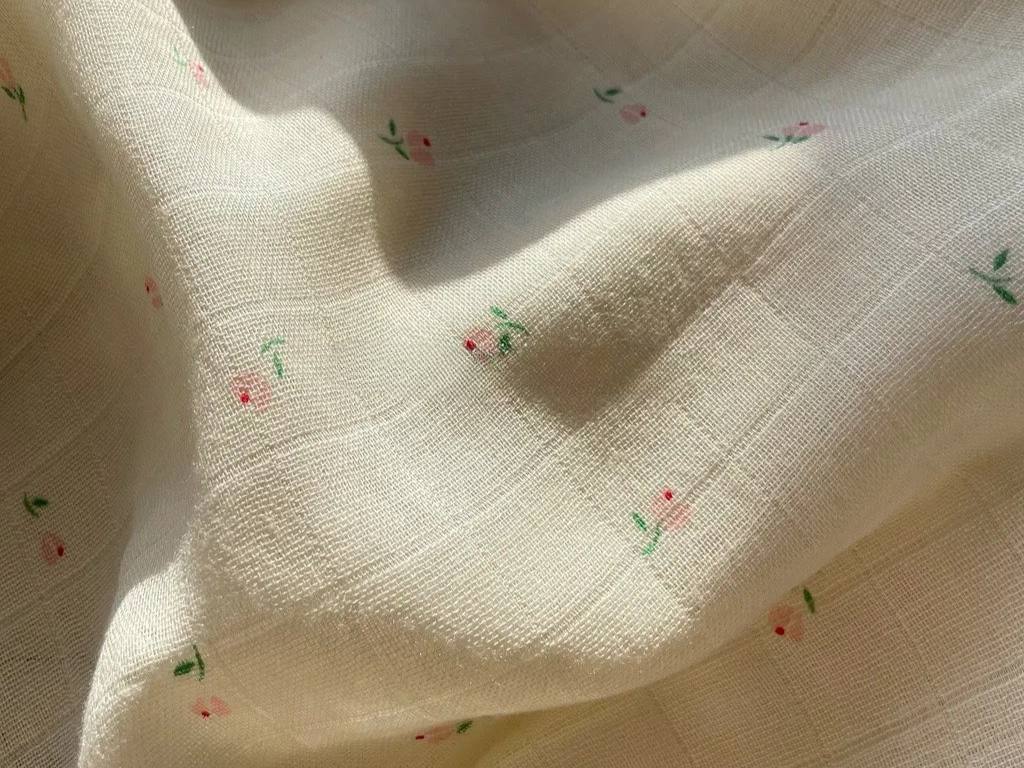 Vải xô cotton hoa có đặc điểm mỏng, siêu nhẹ và độ thoáng khí vượt trội