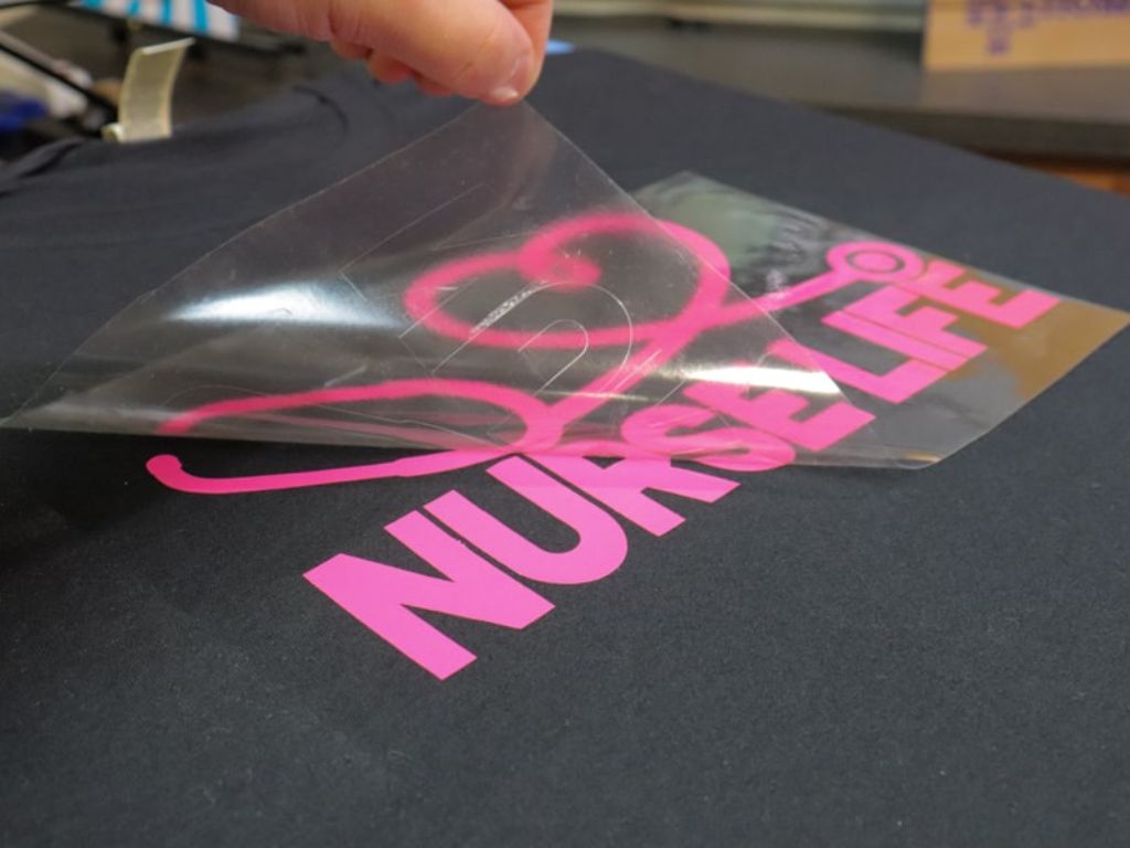 Bạn nên dùng deacal cao cấp khi in chuyển nhiệt lên vải cotton để có độ bám dính tốt