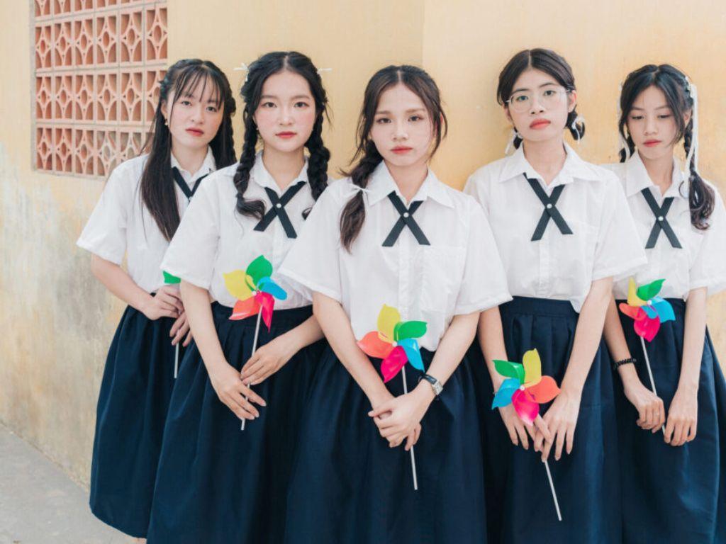 Bạn nên chọn kiểu dáng chữ A phù hợp với học sinh