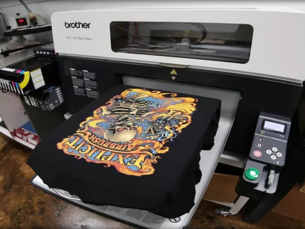 Trước khi sản xuất hàng loạt, bạn nên yêu cầu xưởng in dtg in mẫu thử để kiểm tra