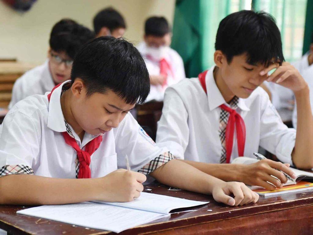 Áo trắng, khăn quàng là nét đặc trưng của bộ đồng phục học sinh đẹp nhất thế giới