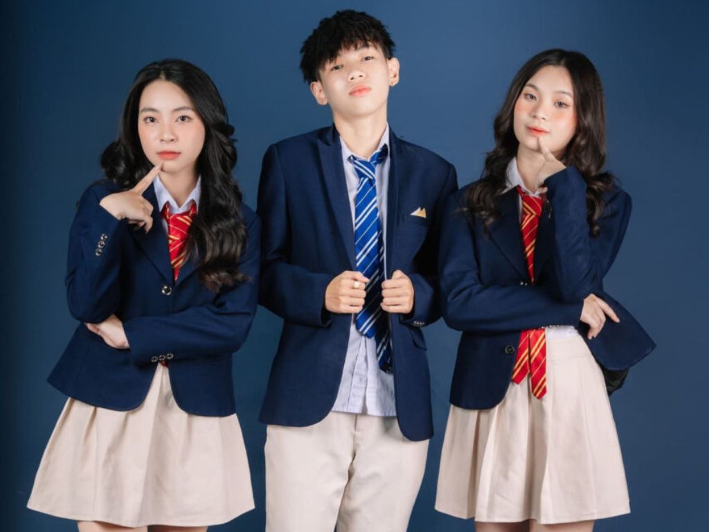 Cách mặc đồng phục học sinh nữ đẹp phụ thuộc vào dáng người của bạn