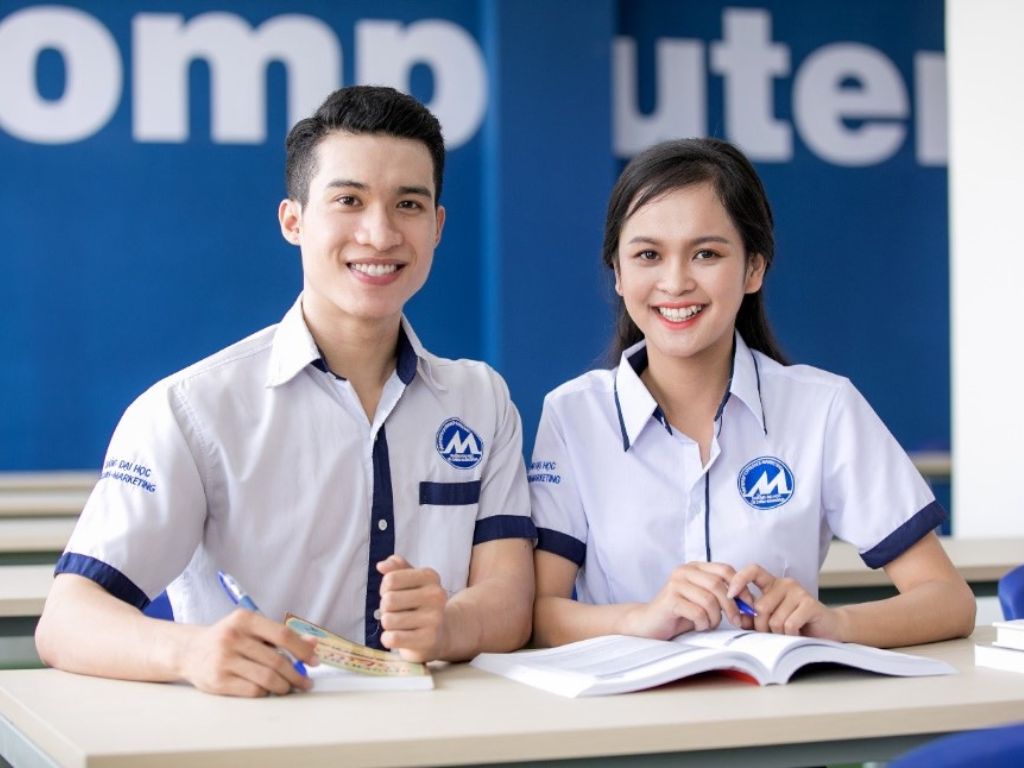 Sự trang trọng thường được chú trọng trong thiết kế trang phục