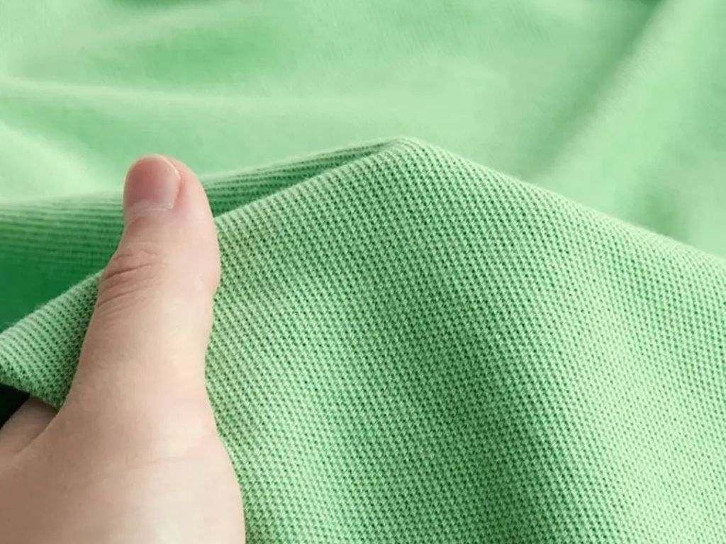 Bạn nên ưu tiên sử dụng vải thoán mát cho trẻ