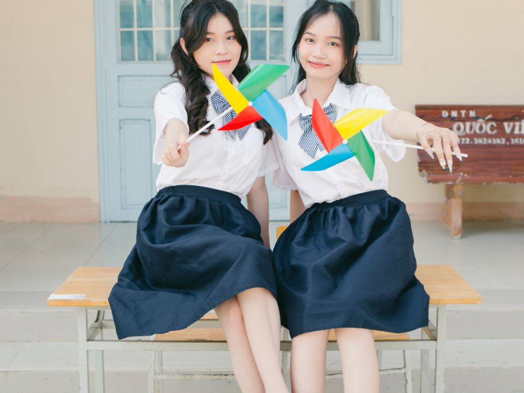 Váy đồng phục học sinh đẹp giúp trẻ nữ tính hơn