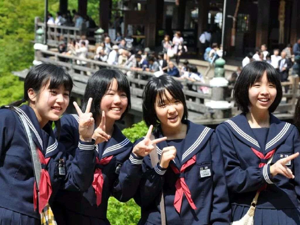 Phong cách thủy thủ phổ biến cho những bộ đồng phục học sinh đẹp nhất anime