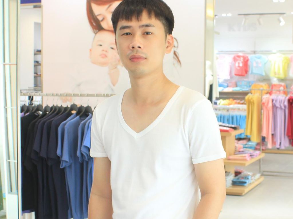 Các kiểu áo thun nam cổ tim với phần cổ được khoét thành hình chữ V