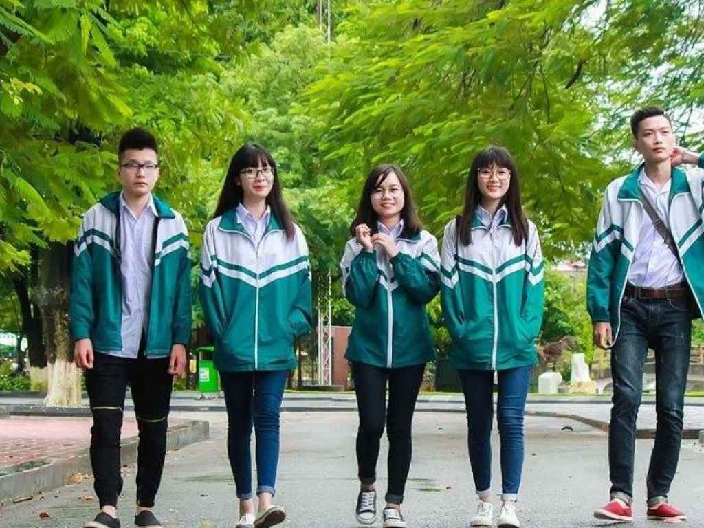 Áo khoác gió được sử dụng làm đồng phục ở trường