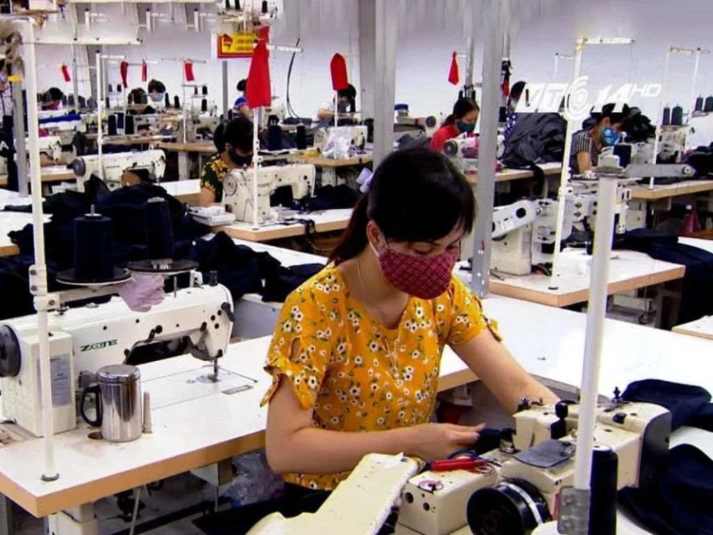 Bạn có thể đặt may tại xưởng số lượng lớn để tiết kiệm chi phí