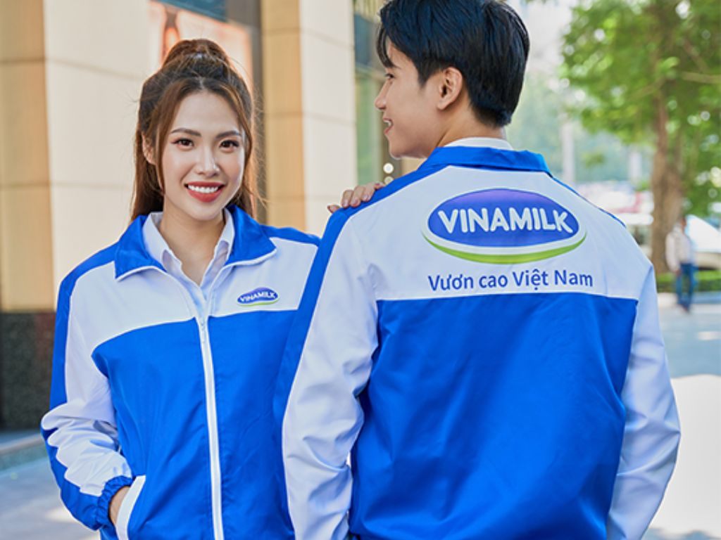 Áo khoác gió có thể làm đồng phục nhân viên