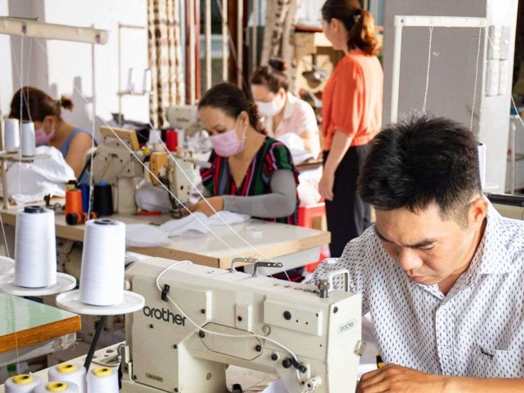 Bạn nên kiểm tra khả năng sản xuất của xưởng là bao nhiêu