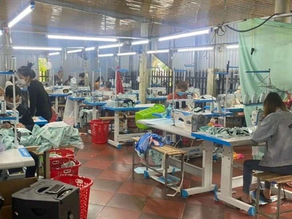 Bạn nên tìm hiểu nhà cung cấp có qua trung gian nào hay may trực tiếp