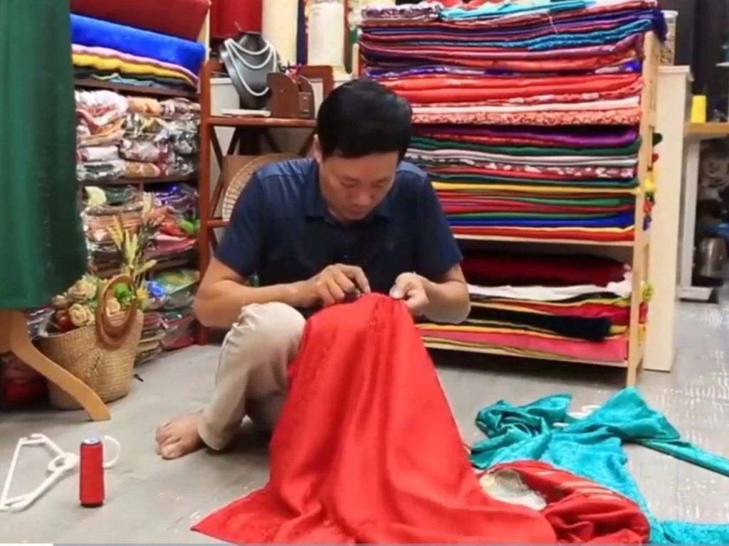 Bạn cần kiểm tra kỹ năng cắt vải của thợ khi làm áo khoác gió