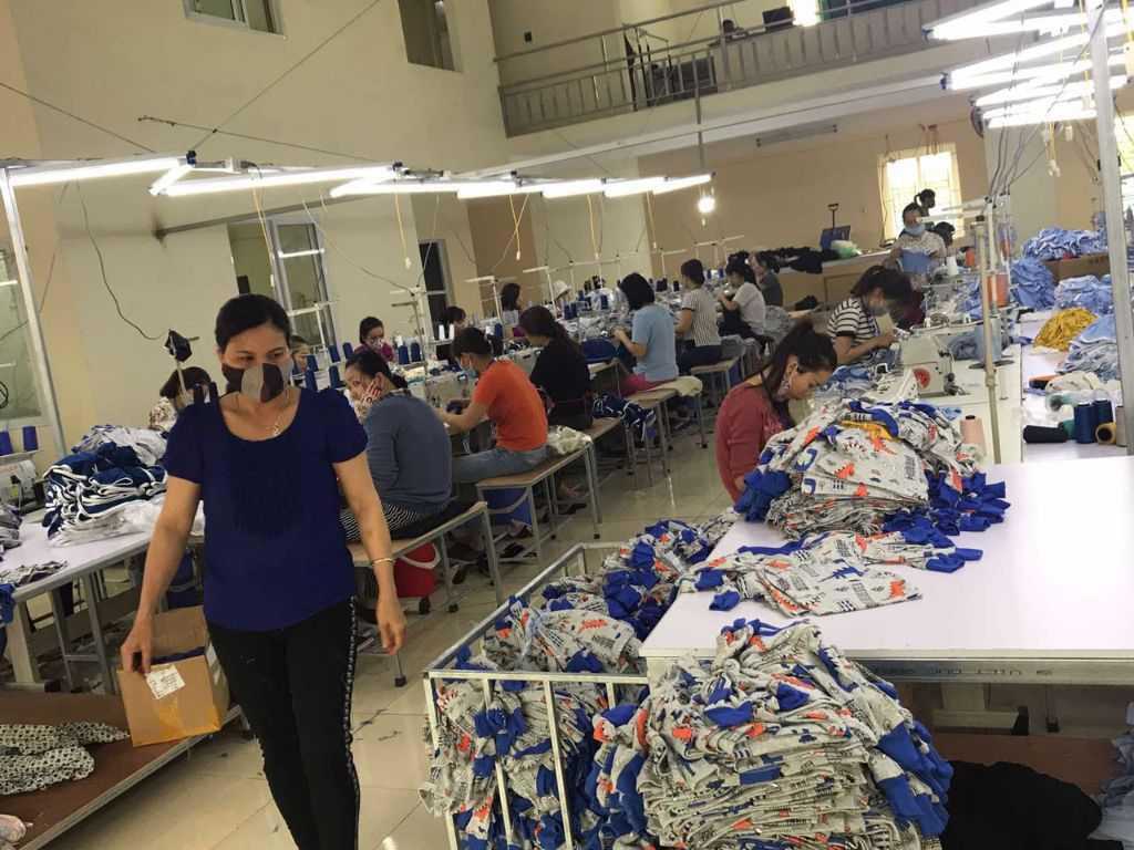 Bạn có thể đến tham quan xưởng khi may đồng phục học sinh TPHCM