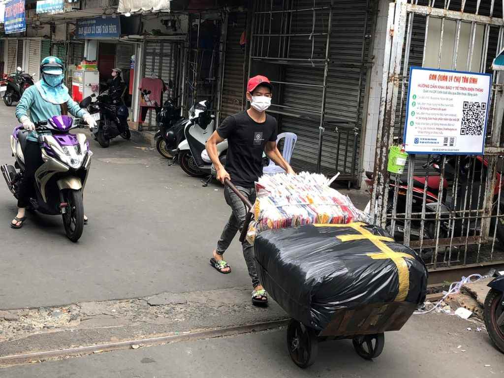 Bạn tiết kiểm được chi phí giao hàng khi may đồng phục học sinh TPHCM