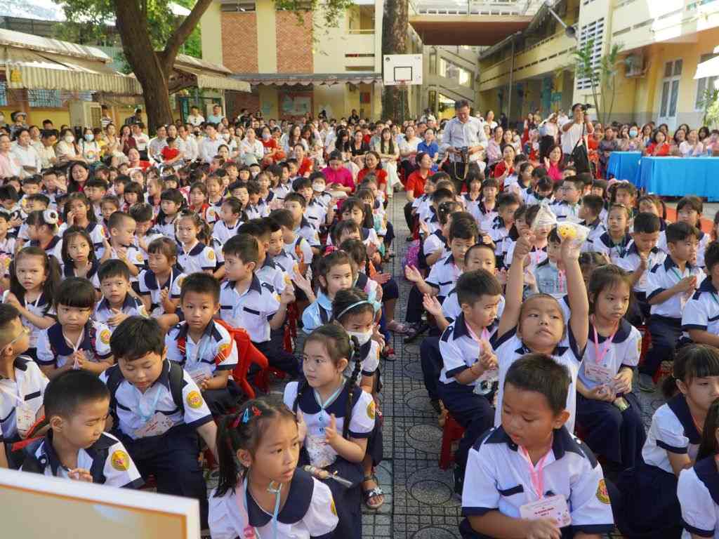 Bạn hãy chọn những thiết kế đơn giản cho học sinh thoải mái nhất