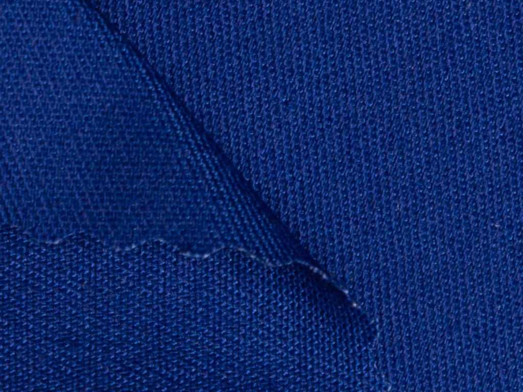 Bạn nên ưu tiên vải phù hợp với học sinh như thường là 65% Polyester, 35% Cotton