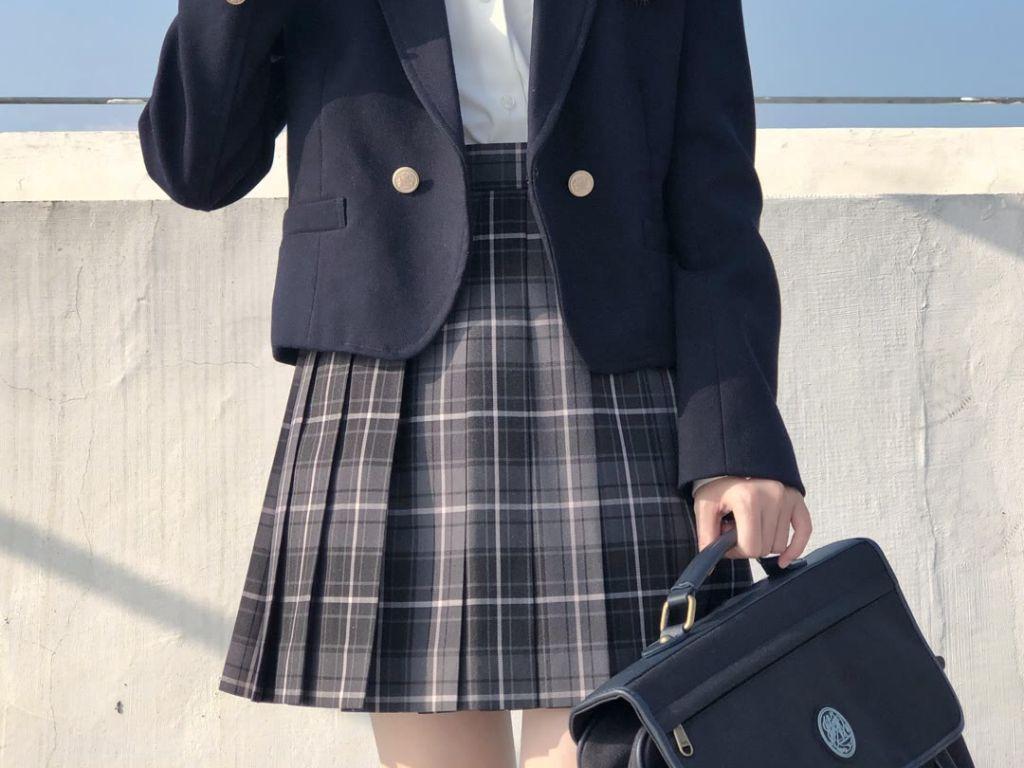 Váy xếp ly là lựa chọn phổ biến khi may đồng phục học sinh