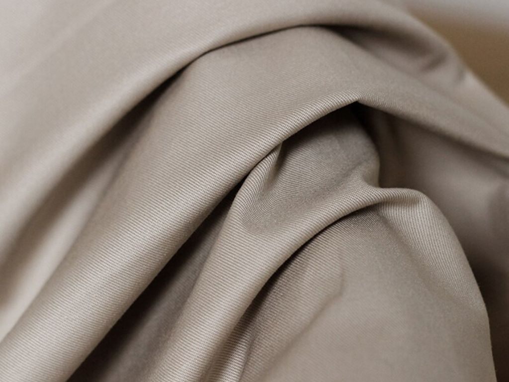Vải Kaki thường được dùng để may váy chữ A