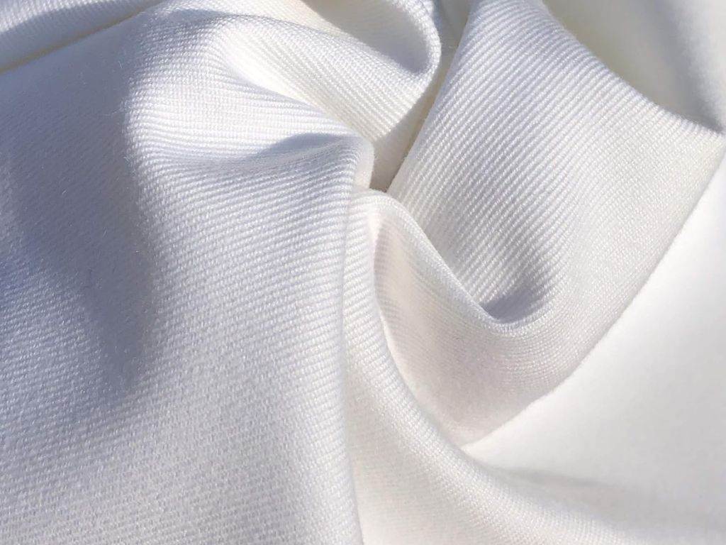 Ưu tiên vải 100% cotton để thoán mát cho trẻ