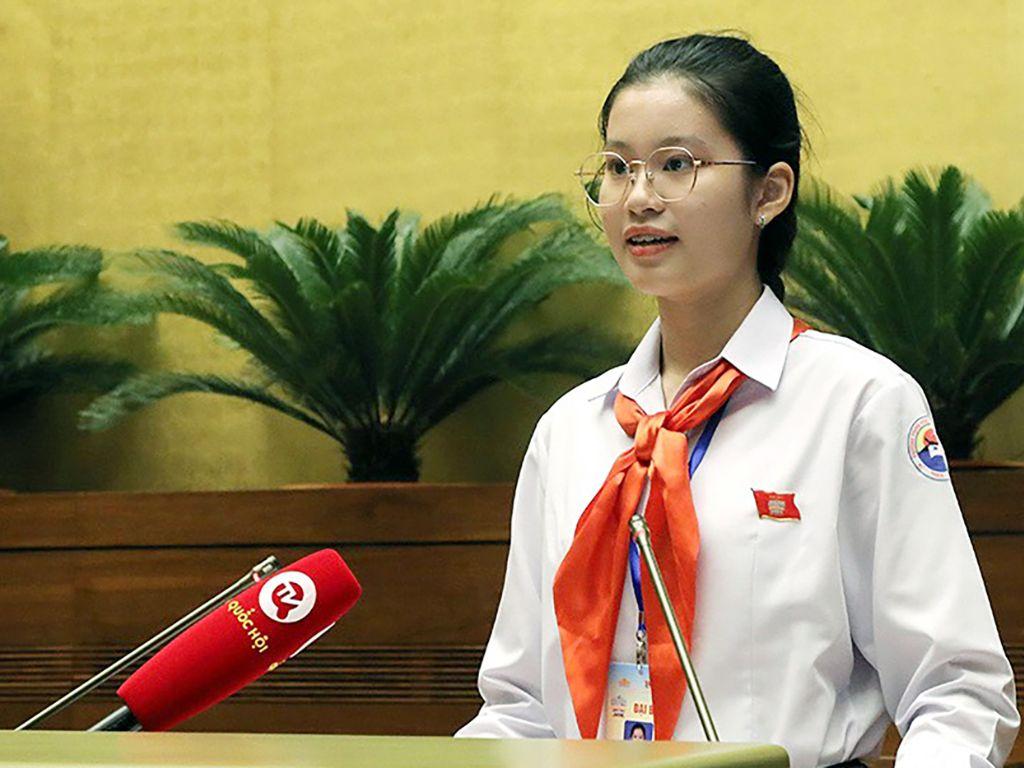 Áo sơ mi cần vừa vặn và vải thoán mát