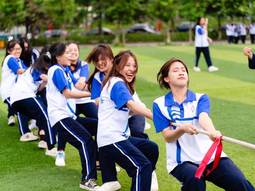 Đồng phục Đại học Quốc gia Hà Nội có kiểu dáng thoải mái và năng động