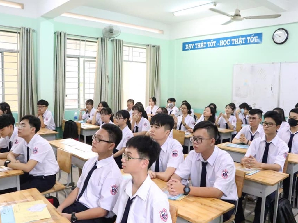 Đồng phục THPT Phú Nhuận góp phần duy trì nề nếp, kỷ luật học đường nghiêm túc